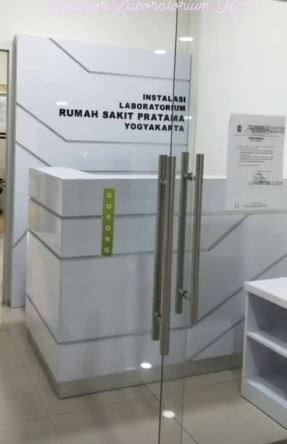 BACKDROP & RECEPTIONIST TABLE 08