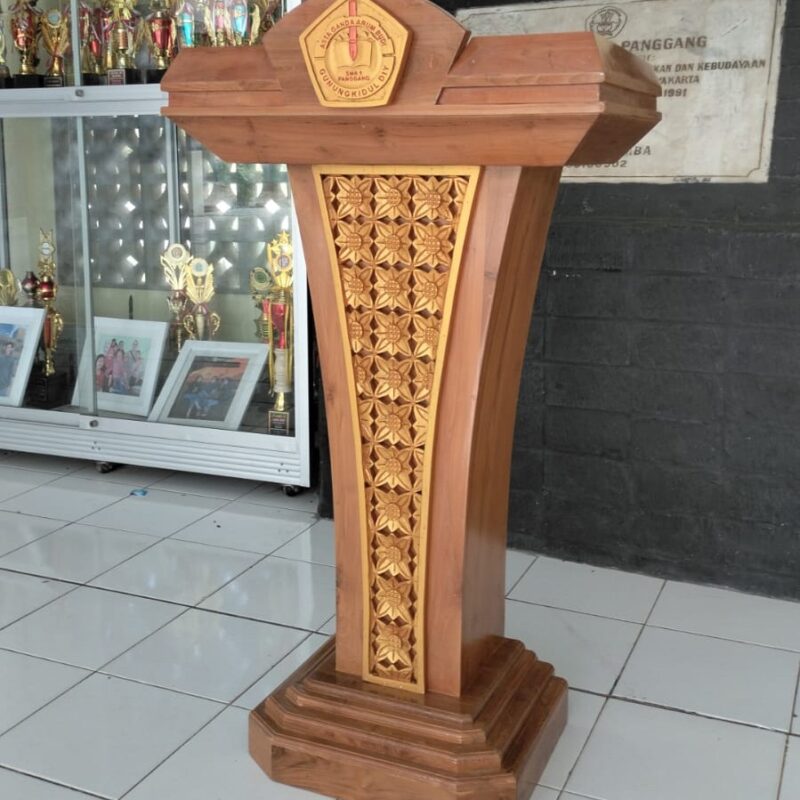 MIMBAR KAYU