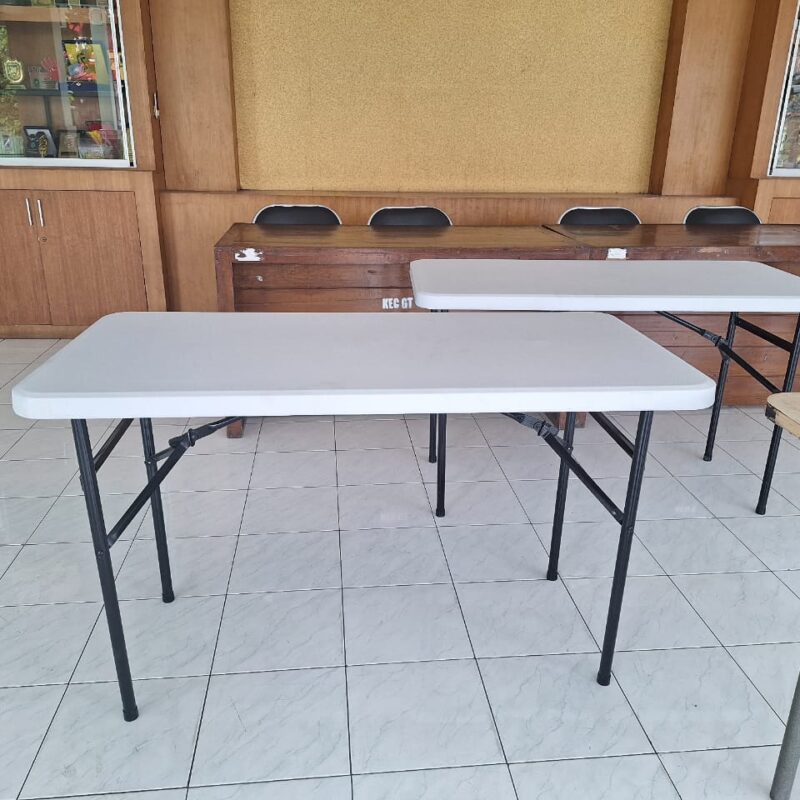MEJA LIPAT