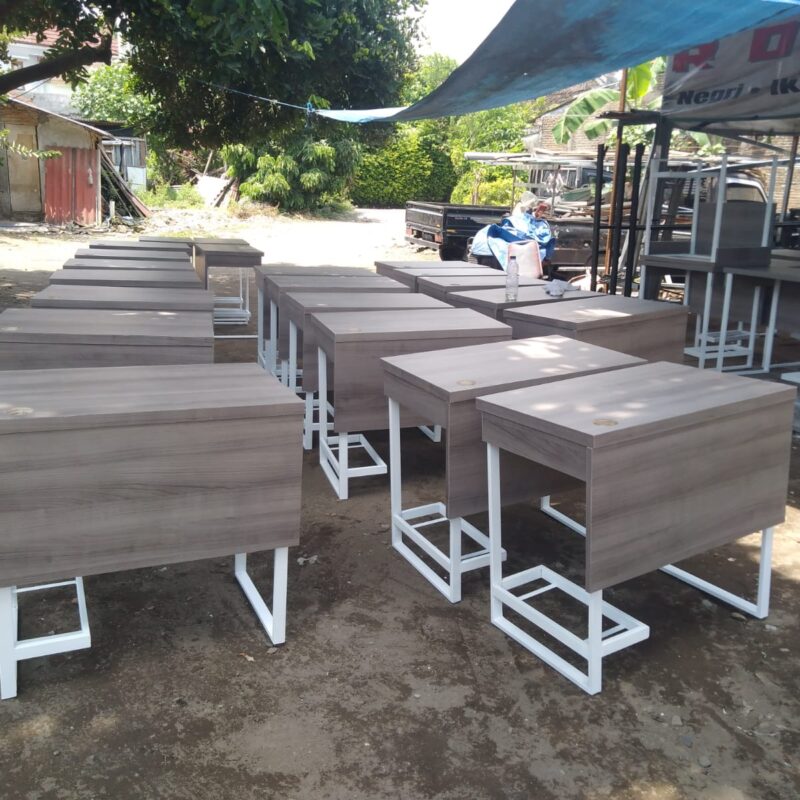 MEJA KOMPUTER